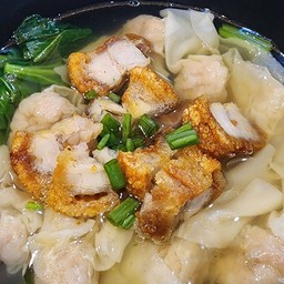 เกี๊ยวน้ำหมูกรอบ