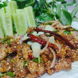 ลาบหมูกรอบ