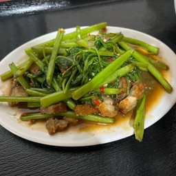 ผักบุ้งหมูกรอบ
