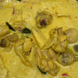 แกงคั่วไก่หน่อไม้ดอง (แกงกะทิ)