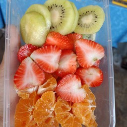ส้ม สตอเบอรี่ กีวี่ พร้อมทาน