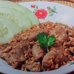 ไส้อ่อนหมูทอดกระเทียม(กับข้าว)