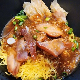 บะหมี่เกี๊ยวหมูแดง + ซอสฉ่ำ