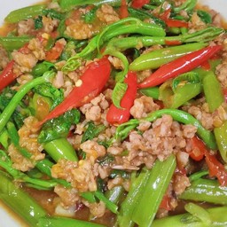 ผัดผักบุ้งหมูสับ