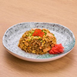 ข้าวผัดชาฮั่งปลาแซลมอน
