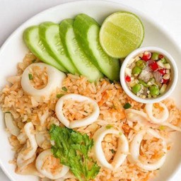 ข้าวผัดปลาหมึก