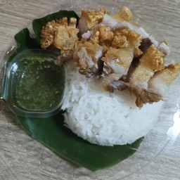 ข้าวหน้าหมูกรอบไม่มีไข่ดาว