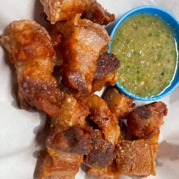 สามชั้นทอดน้ำปลา