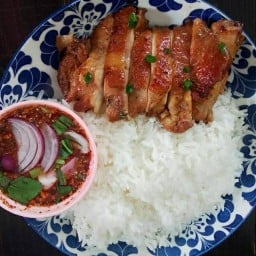 อร่อยริมวัง ถนนเลียบพระราชวังบางปะอิน