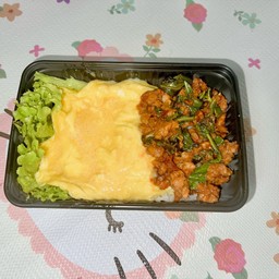 ข้าวไข่ข้นผัดเผ็ดหมู