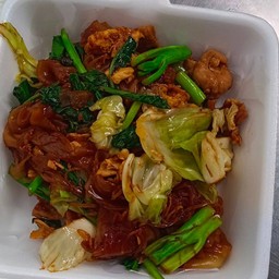 ผัดซีอิ้วเส้นรวมผักรวมหมูชิ้นหมูหมัก