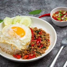 กระเพราโคตรเเซ่บ