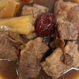 ซี่โครงหมูตุ๋นยาจีน