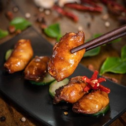 ลิ้นปี่หมูทอดกระเทียมพริกไทย