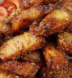 หมูกรอบคลุกฝุ่นเป็นข้าว