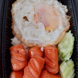 ข้าว ไข่ดาว  ไส้กรอก
