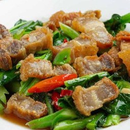 คะน้าหมูกรอบ