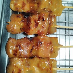 หมูปิ้งโบราณชุด 10 ไม้ แถมข้าวเหนียว 1 ห่อ