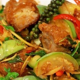 ผัดฉ่าหมูกรอบ