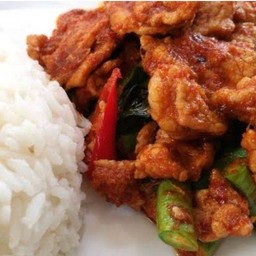 ผัดพริกแกงหมูราดข้าว