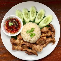 หมูทอด จิ้มแจ่ว ราดข้าว