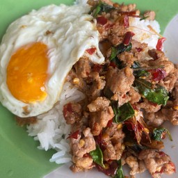 ข้าวกระเพราหมูสับพริกแห้ง
