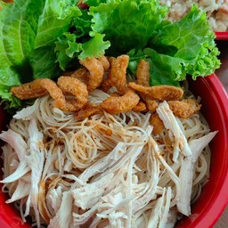 เส้นหมี่ ไก่ฉีก