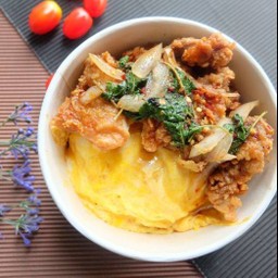 ข้าวกะเพรา ไข่ข้น ไก่กรอบ