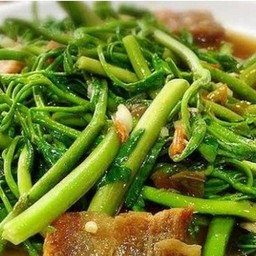 กระเฉดหมูกรอบ