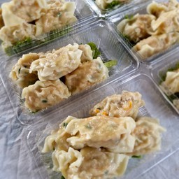 Muna Halal เกี๊ยวไก่ทรงเครื่อง