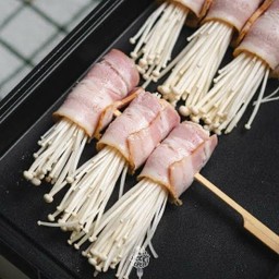 หมูสามชั้นเห็ดเข็ม