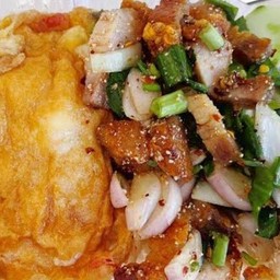 ยำหมูกรอบ   ราดข้าว