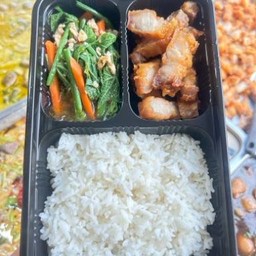ข้าวราด2อย่าง (ไม่รวมหมูทอด)