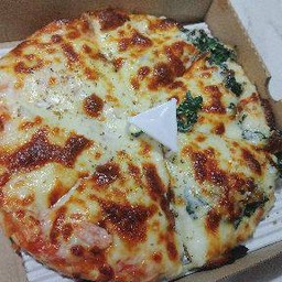 พิซซ่าหน้าฮาฟแซลมอนและผักโขมชีส ขนาด8นิ้ว 6ชิ้น