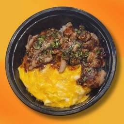 ข้าวไข่ข้นหมูย่างจิ้มแจ่ว