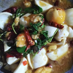 กะเพราไข่ต้ม