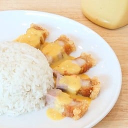 ข้าวหมูกรอบ ซอสฮันนี่มัสตาร์ด.