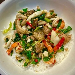 ข้าวกะเพรารวม 164 (รวมทะเล+รวมหมูชามยักษ์)