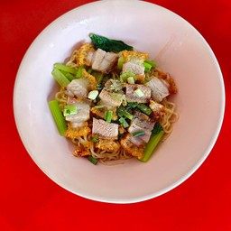 บะหมี่หมูกรอบ