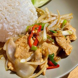 ข้าวราดผัดพริก