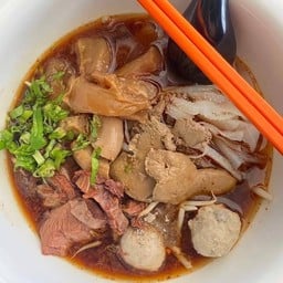 ก๋วยเตี๋ยวเนื้อวัวสุราษฎร์ธานี @ ปตท.ถนนมหิดล(ขาเข้า)