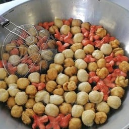 ลูกชิ้นปลาระเบิด+ไส้กรอกแดง