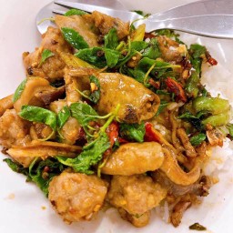 ข้าวะเพราหมูรวม (ชามยักษ์)