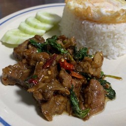 ข้าวกะเพราพริกแห้ง เนื้อตุ๋น+ไข่ดาว