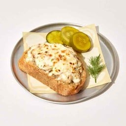 ขนมปังหน้าสเปรดทูน่าเชดด้าชีส