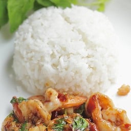 ข้าวกะเพรากุ้ง