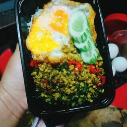 คั่วกลิ้งหมูสับราดข้าว (ไข่ดาวต้องสั่งเพิ่มนะคะ)