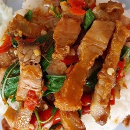 กะเพราหมูกรอบ