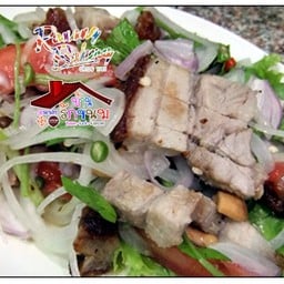 ยำหมูกรอบ