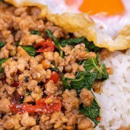 ข้าวราดกระเพราหมูสับ